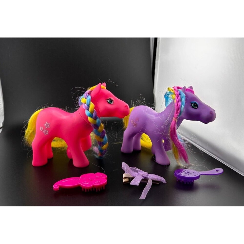 unbranded plastic ponies with brushes and barrette vintage Lot‎ Of 2 READ